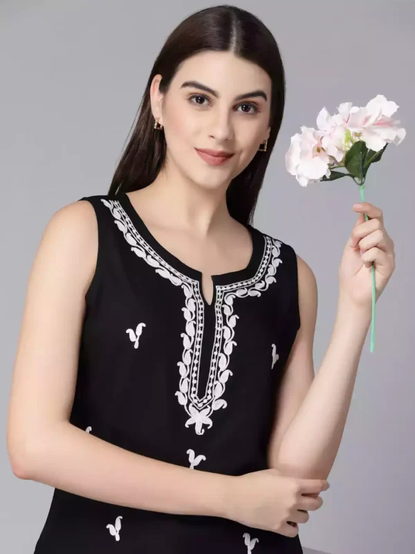 Laiba Black Sleeveless Short Kurti